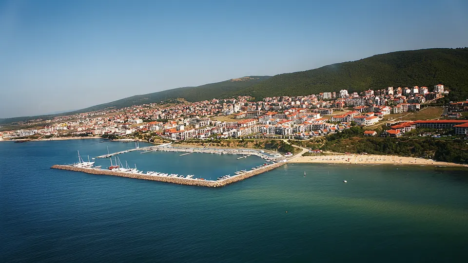 Sveti Vlas Travel Guide: Marina, Mountain and a Quieter Beach Holiday — illustration