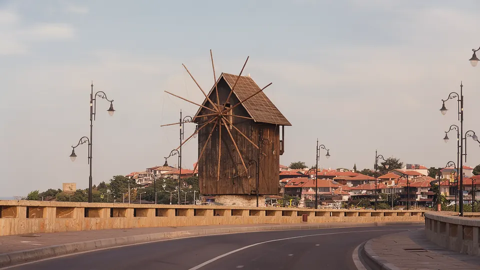 The Sentinels of the Isthmus: A History of Nessebar's Windmills — illustration